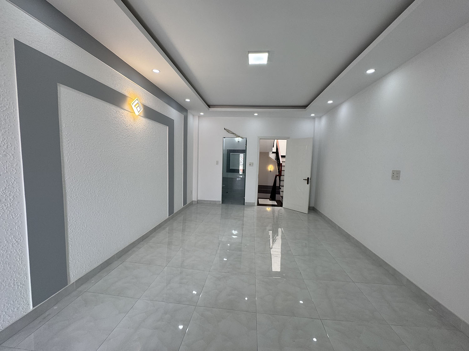 Nhà phố Trệt,3 lầu, sân thượng, mới 100%, 4 phòng ngủ, hẻm xe hơi đổ cửa khu VIP Nguyễn Thượng Hiền